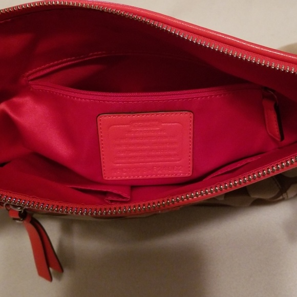 Coach Daisy Signature  Medium Hobo - Picture 4 of 5